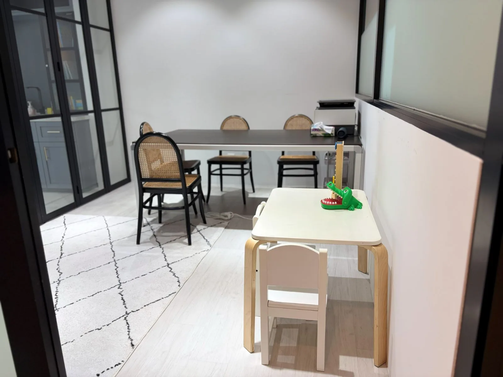 Session tables in a therapy room